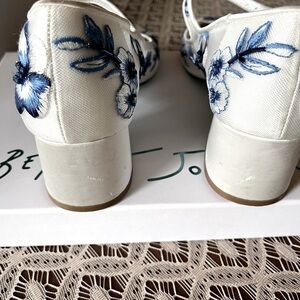Betsy Johnson size 8 shoes. SB-EZRA BUO080